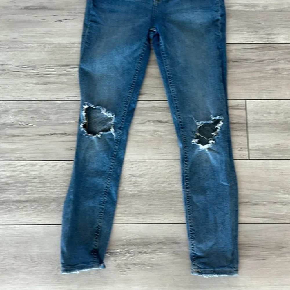 Free People We the Free size 27 busted knee skinny jeans